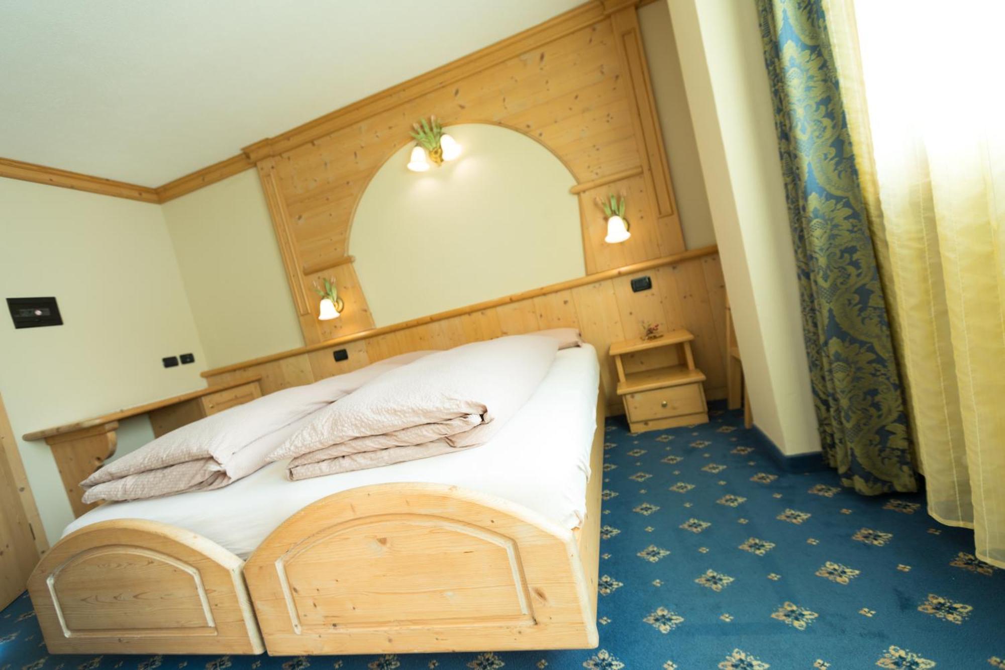 Hotel Champagne Livigno Bagian luar foto