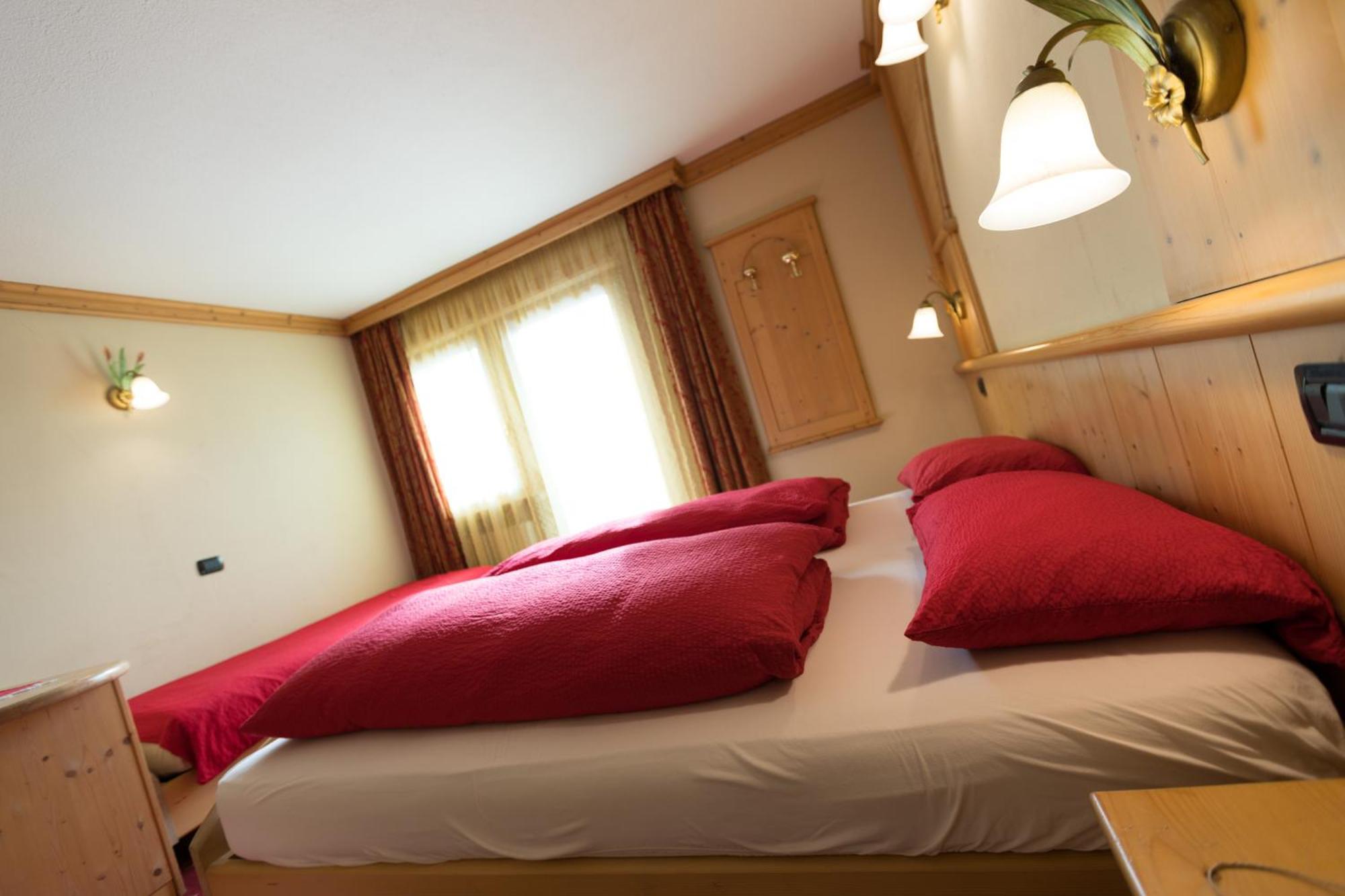 Hotel Champagne Livigno Bagian luar foto