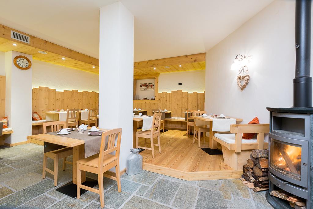 Hotel Champagne Livigno Bagian luar foto
