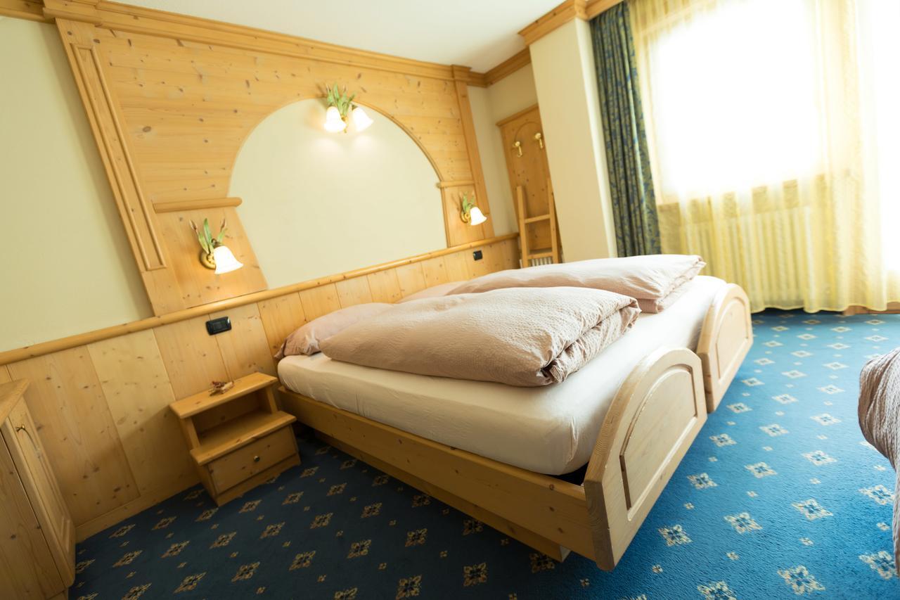 Hotel Champagne Livigno Bagian luar foto