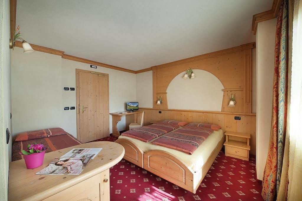 Hotel Champagne Livigno Bagian luar foto